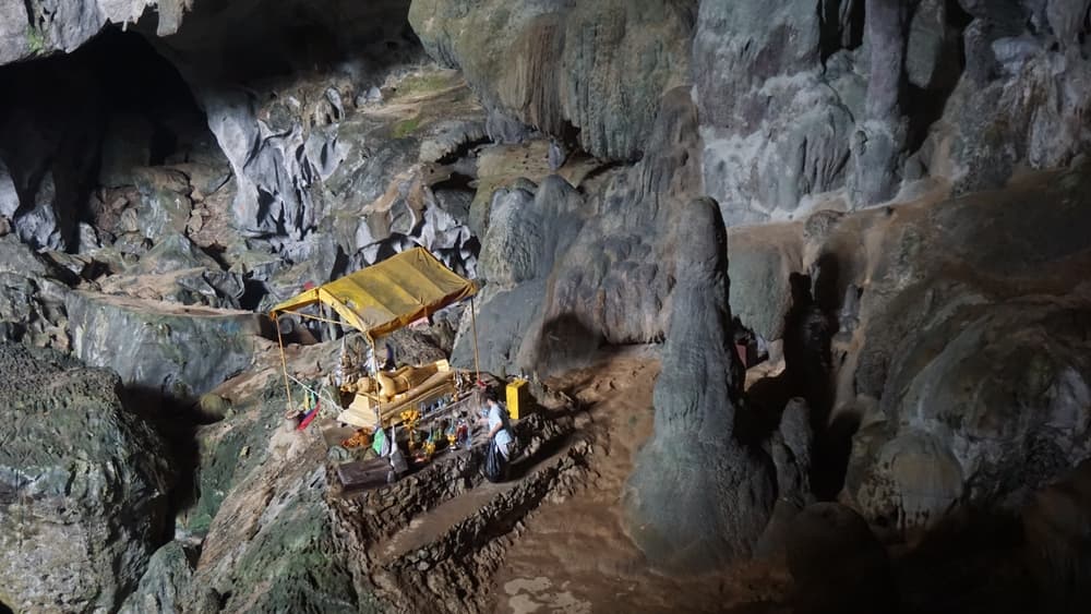 Tham Phu Kham Caves