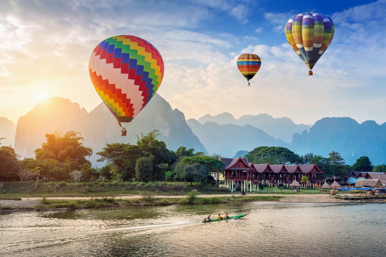 hot air balloon nam song river